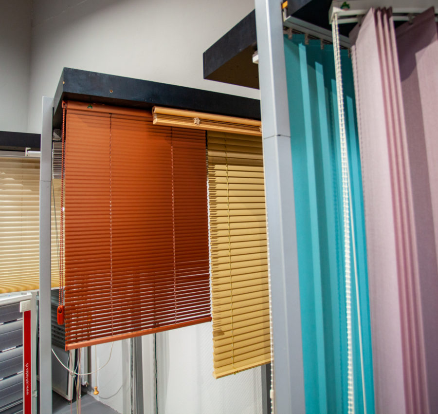  Divers stores intérieurs en couleur